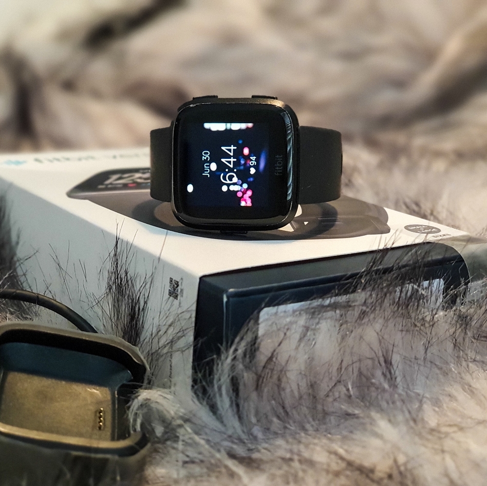 Fitbit Versa (Complete)